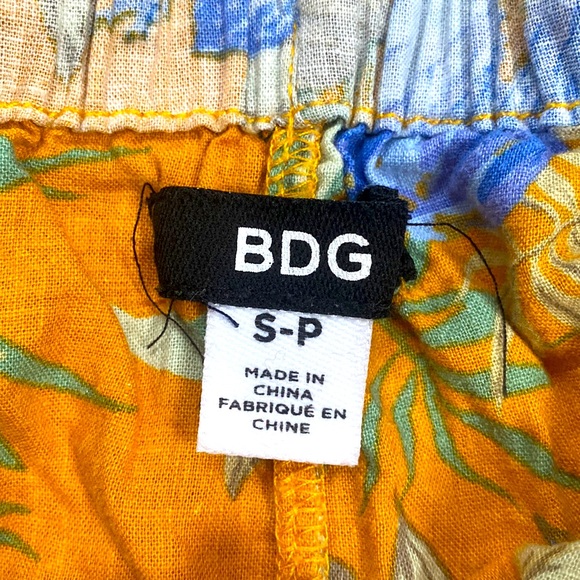 BDG Linen Yellow Tropical Inside Out Floral Print Shorts - Picture 2 of 5